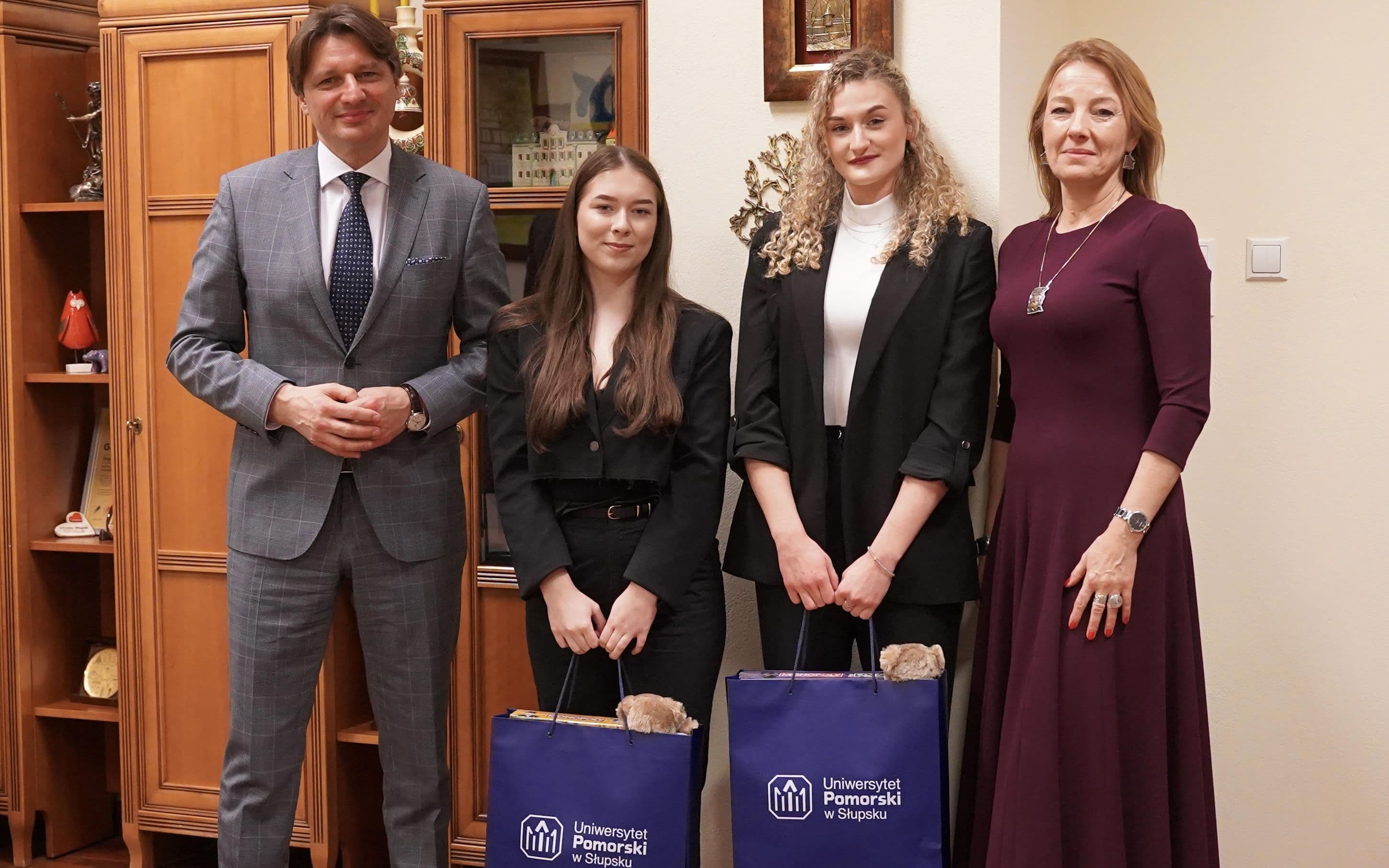 Sukces studentek pielęgniarstwa z Instytutu Nauk o Zdrowiu.