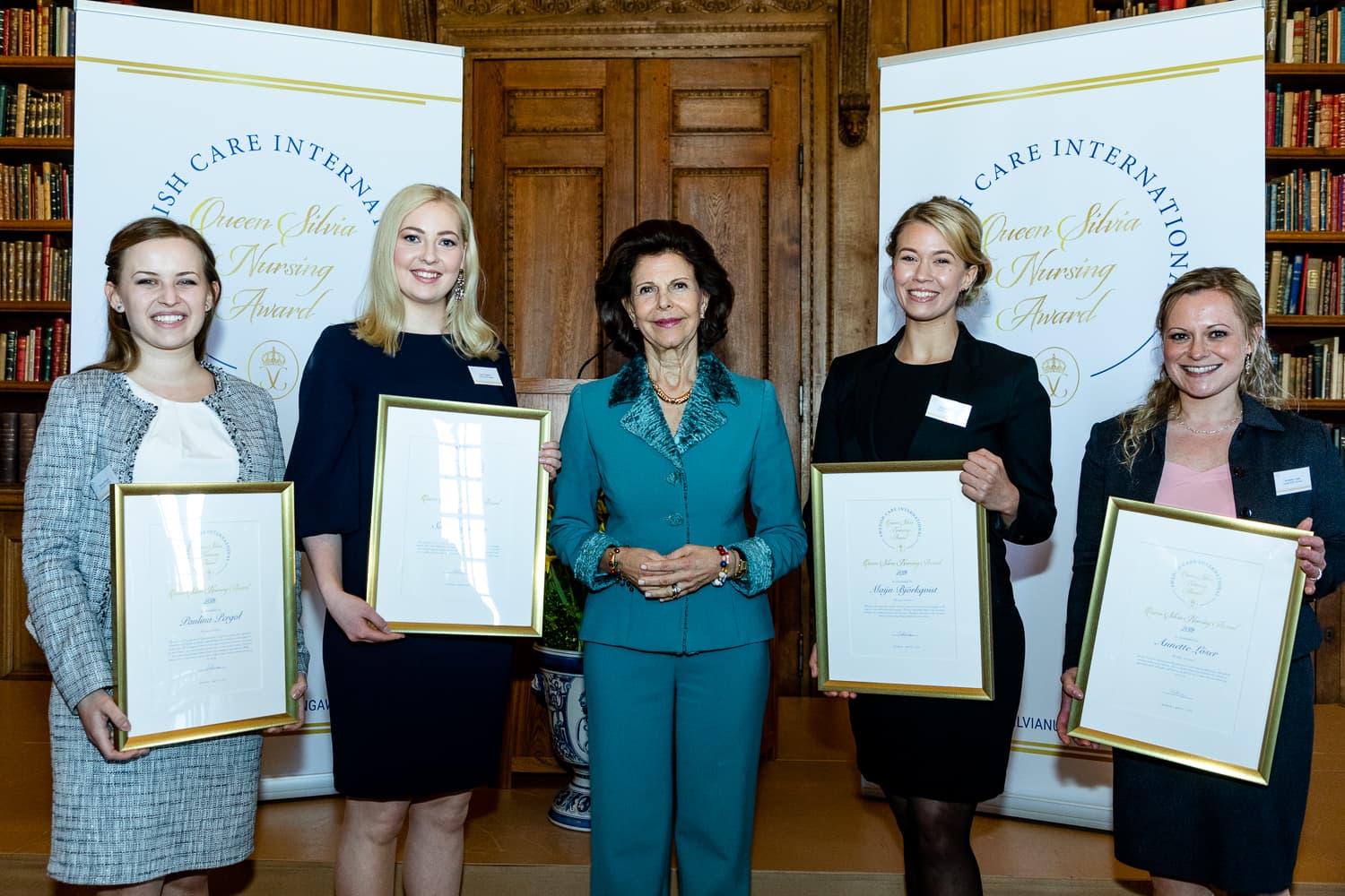 JKM Królowa Szwecji, Paulina Pergoł oraz laureatki ze Szwecji, Niemiec oraz Finlandii zdj. Yanan Li.jpg