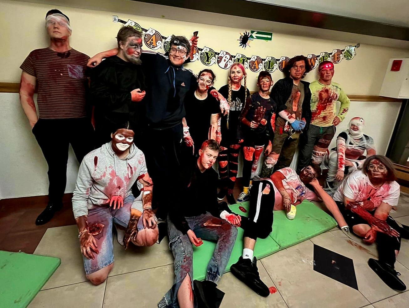 Halloweenowe symulacje medyczne w Instytucie Nauk o Zdrowiu